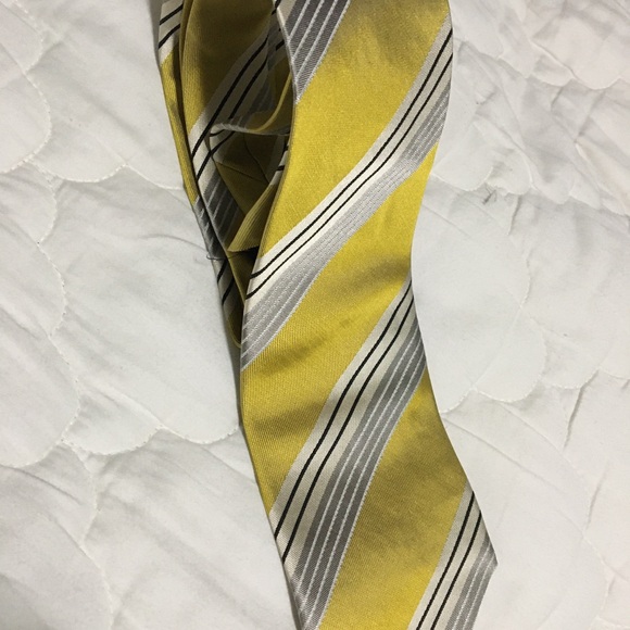 Hugo Boss 100% silk Tie - Picture 3 of 5